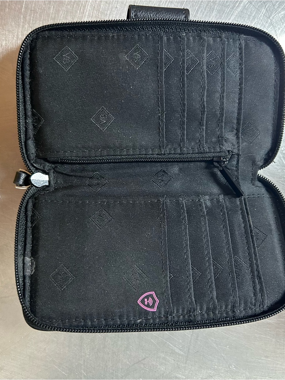 Vera Bradley Quilted Wallet Black & White Floral Pattern ID Window - Picture 4 of 5